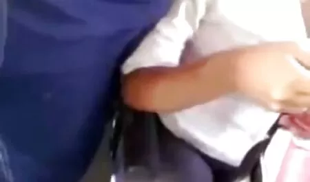 Sexy cảnh sát nhập một tế bào phim sex nhat ban bo chong con dau với một tù nhân.