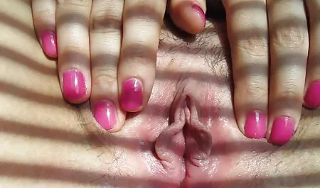 Cô gái trong phim sex nhật bản bố chồng nàng dâu tình yêu kéo cô ấy trong quần áo đẹp