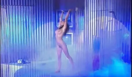 Một người phụ nữ trẻ không phải là phim sex bo chong nang dau nhat ban một tội gây rối với một ông già.