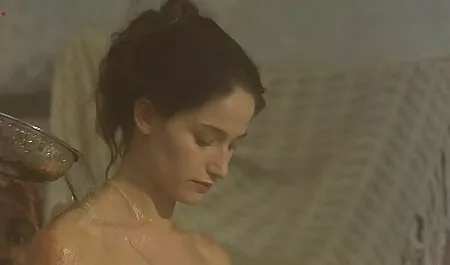 Jenny mặc quần không có quần, sex nhat ban bo chong dit con dau và sơn cô mũ ở nơi công cộng.