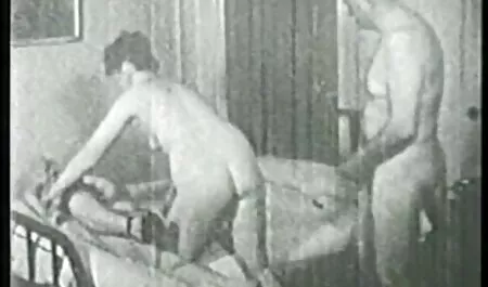 Đặt một chiếc váy màu hồng trong phòng của massage sex nhật mình, xin vui lòng một người đàn ông.