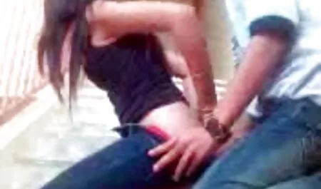 Một người đàn ông trẻ phim sex mẹ kế nhật bản gián điệp trên một phụ NỮ thủ dâm và trồng nó.