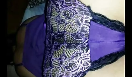Tình Chị thủ dâm trên mui xe của cổ điển xe phim sex nhật bản massage quân sự.