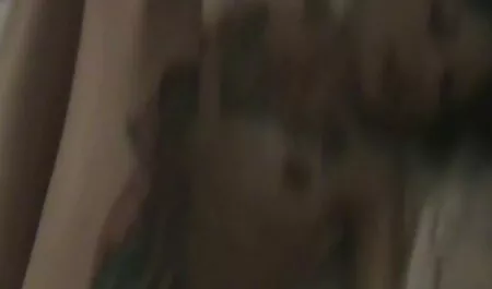 Thủ phim sex gái nhật dâm, tóc vàng Gợi cảm đang ngồi trên cầu thang