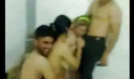 Gã đó có một bạn gái tại một bữa tiệc. phim sex nhật bản mẹ kế