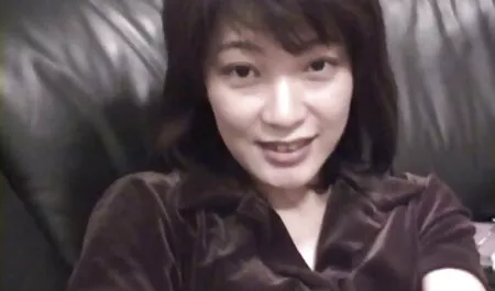 Một cô gái đã thay đổi quần áo của cô ở phía trước gương phim sex nhat ban tuyen chon và không thấy máy camera ẩn.