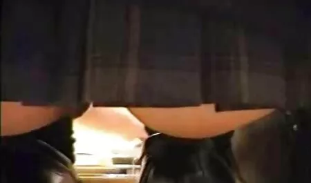 Người già ngón sex cot truyen nhat ban tay đạo nói chuyện runetok ở phía trước của người