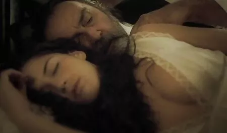 Bé hút phim sex nhật ban một điếu thuốc gái điếm, như một con chó
