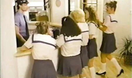 Một cô gái với đôi phim sex nhat ban cuc manh chân thích đồ một mình