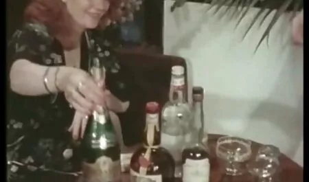 Các cô gái núp phía sau xe và bị mắc sex co giao nhat ban kẹt cứng trong miệng.